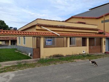 Duas casas em Itaoca